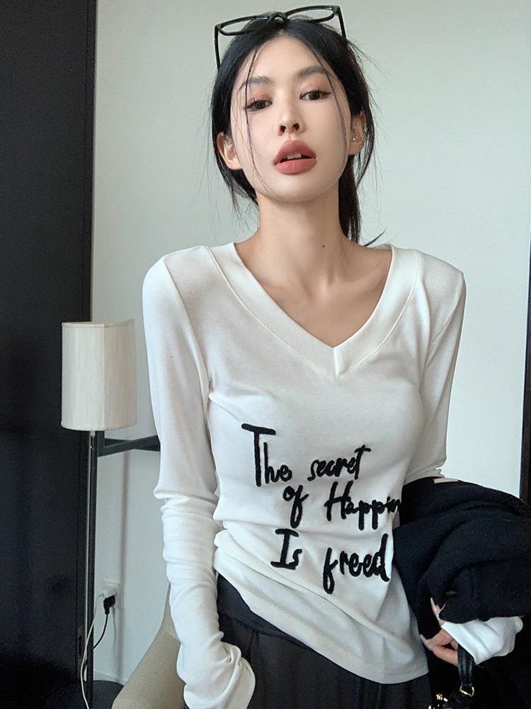 2025 Autumn Korean V-neck Long-sleeve Women's Letter Print Slim-fit T-shirt