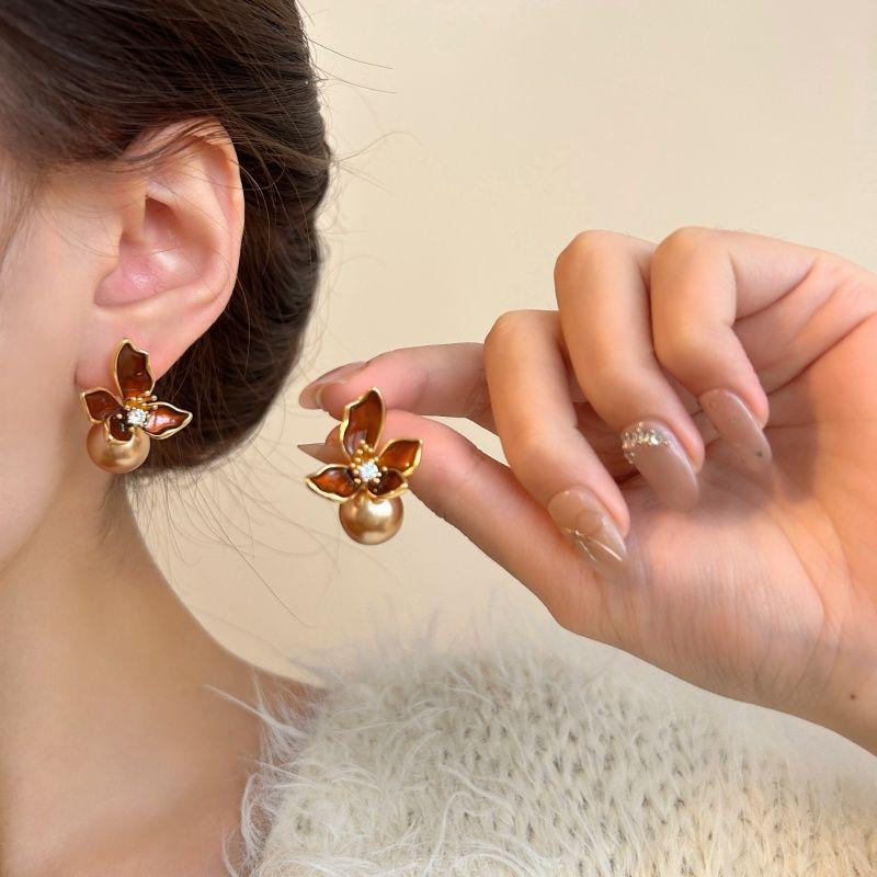 Autumn and winter retro diamond-set drip oil flower pearl earrings stud earrings temperament earrings women