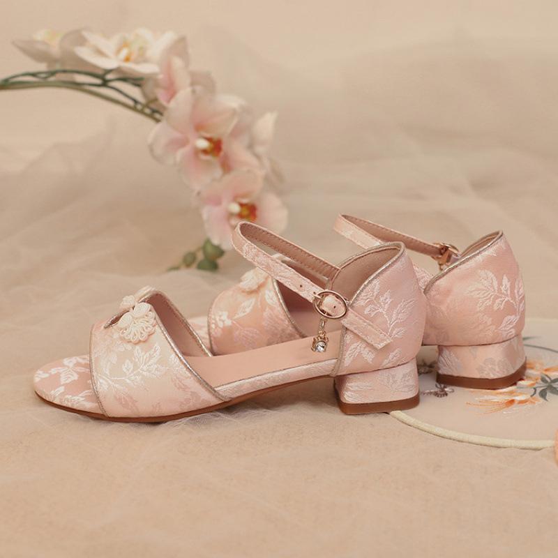 

Новые туфли ханьфу для девочек, сандалии с пряжками, резиновая мягкая подошва, национальный стиль, туфли принцессы, для детей среднего возраста, для детей старшего возраста, для студентов, детские сандалии 40 (inner length 25cm)