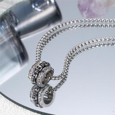 Hip-Hop Stil Totenkopf Perle Titanstahl Halskette für Männer Trendige High-End Vielseitige Drehbar Schlanke Taille Pulloverkette für Frauen