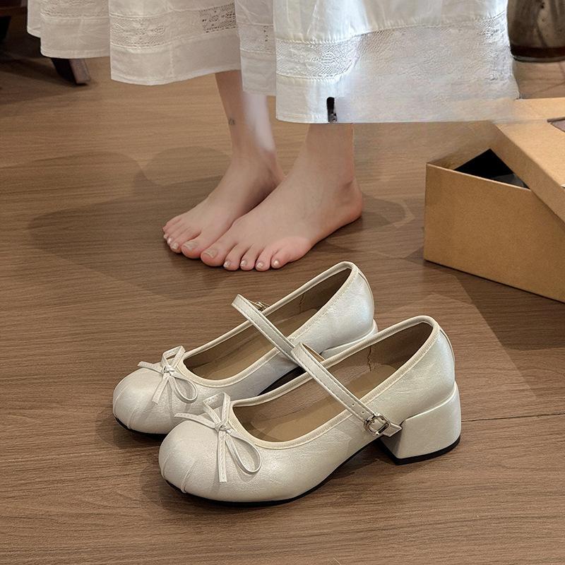 [Uncle Shoes] Autumn New Gentle French Small Leather Shoes with Skirt Jk Fairy Style Thick Heel Single Shoes 2025 Mary