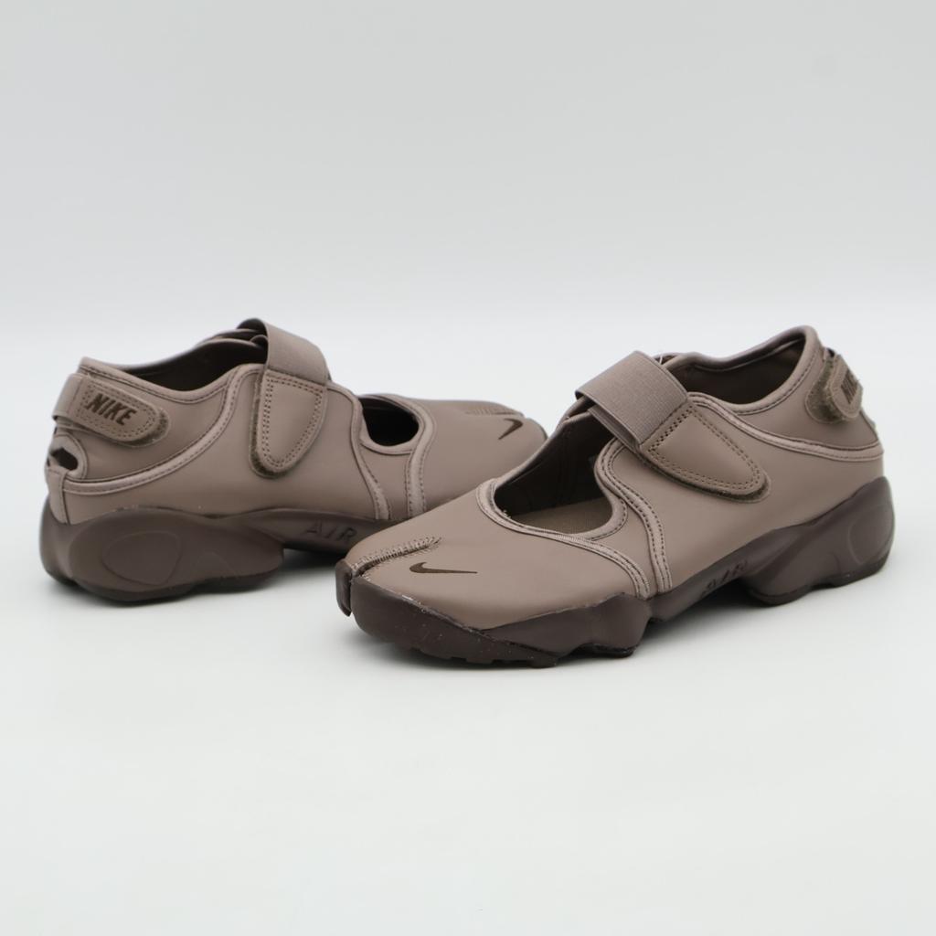 IO8738-214 Nike Air Rift LTR Mink Brown Baroque Brown Black (Women's)