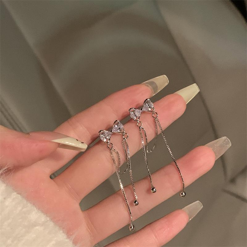 Long Bow-shaped Tassel Earrings for Women Ins Niche Design Light Luxury Earrings