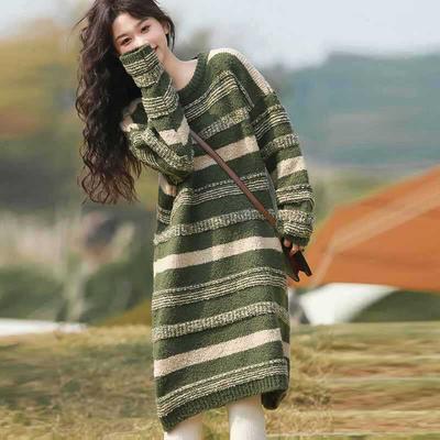 Modieuze gestreepte gebreide sweaterjurk voor dames, losvallend en lang, verdikte en zachte jurken
