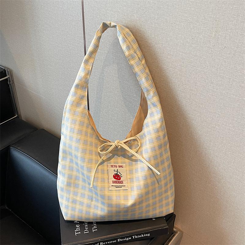 

Plaid contrasting color small fresh female large capacity student commuting tote polyester versatile casual shoulder bag