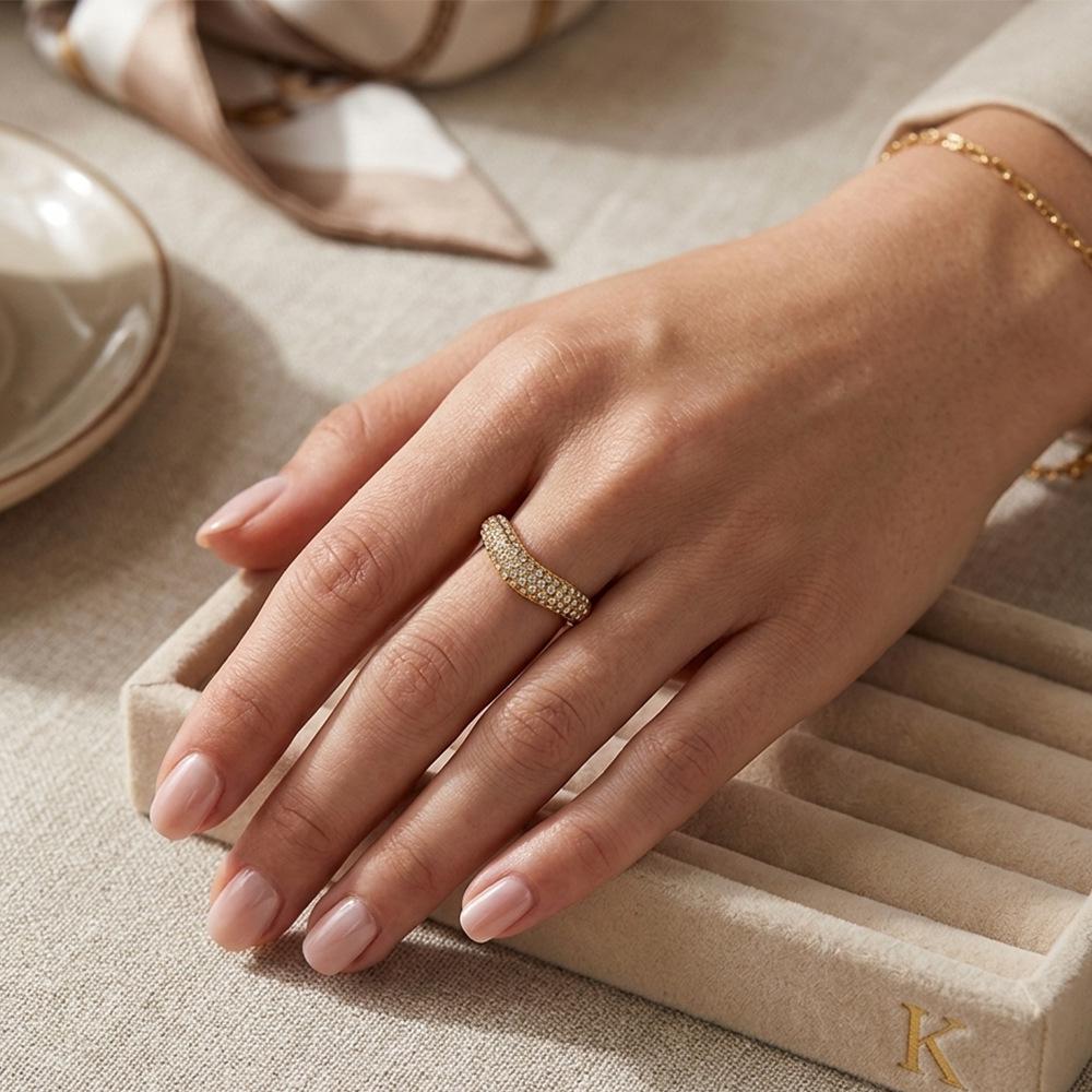 European & American Fashion 18K Gold-Plated Stainless Steel Ring with Inlaid Diamond - Women's Exquisite & Versatile Jewelry
