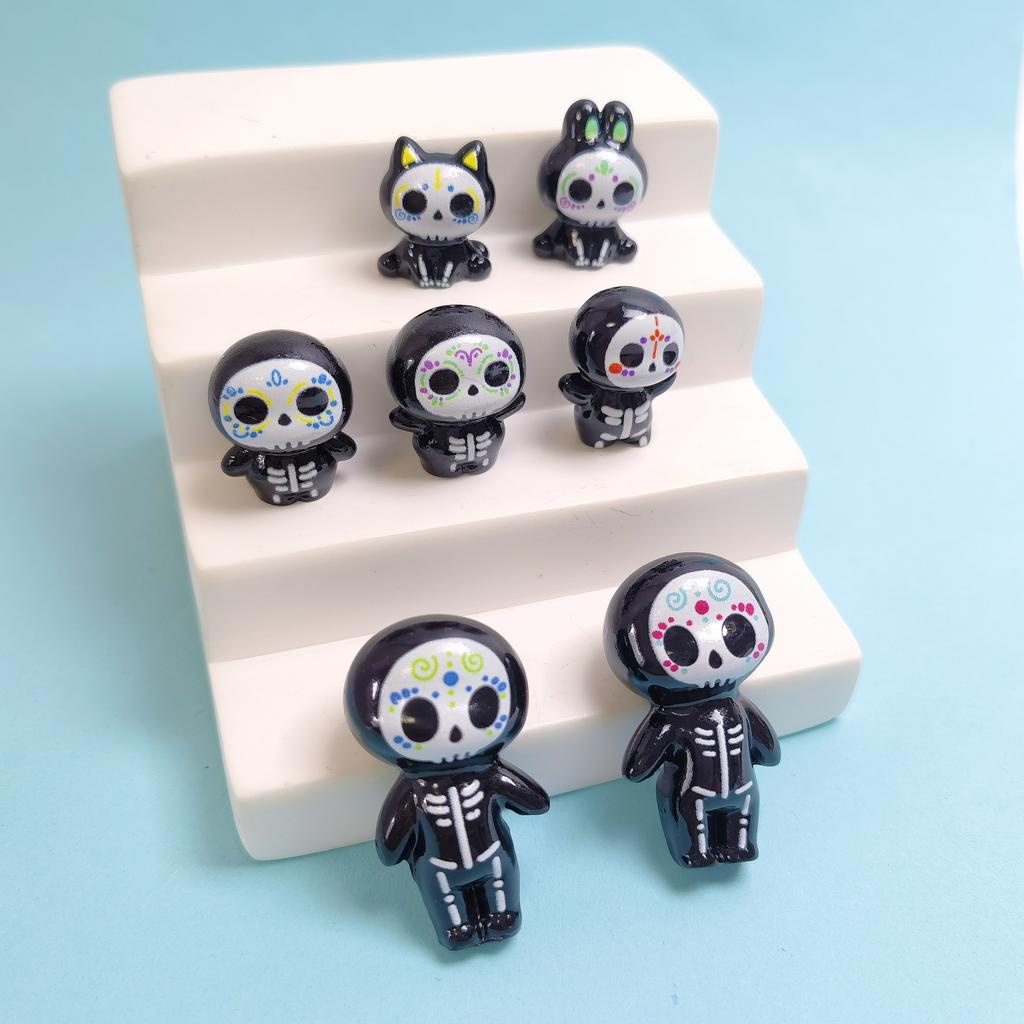 100PCS Mini Resin Ghost Figurines Ghost Ornaments Micro Landscape Halloween DIY Fairy Garden Miniatures Doll House Craft Decor