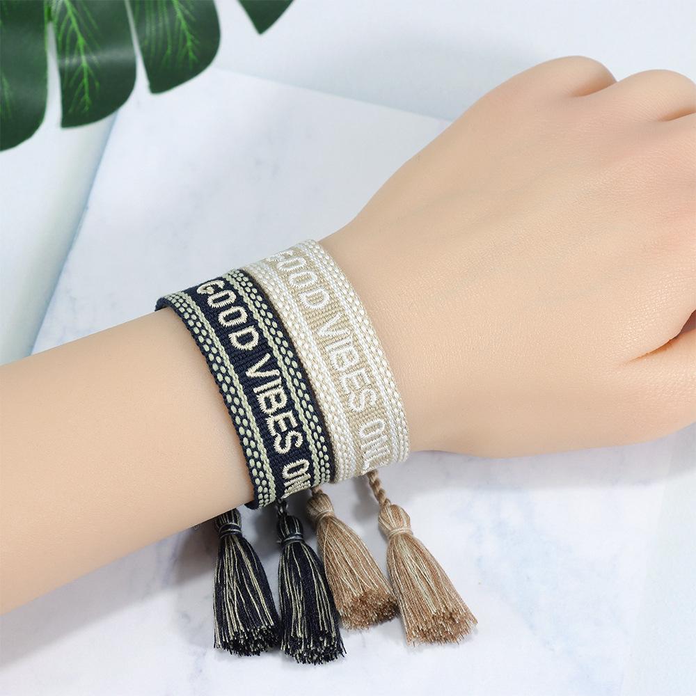 Braccialetto con Lettera Ricamata Personalizzato con Nappa