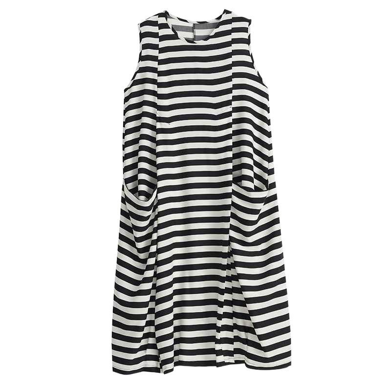 Echter Spot Sommer Neu Schwarz-Weiß Gestreift Mittel und Lang Ärmellos Locker Altersreduzierend A-förmiger Rock Übergröße Kleid