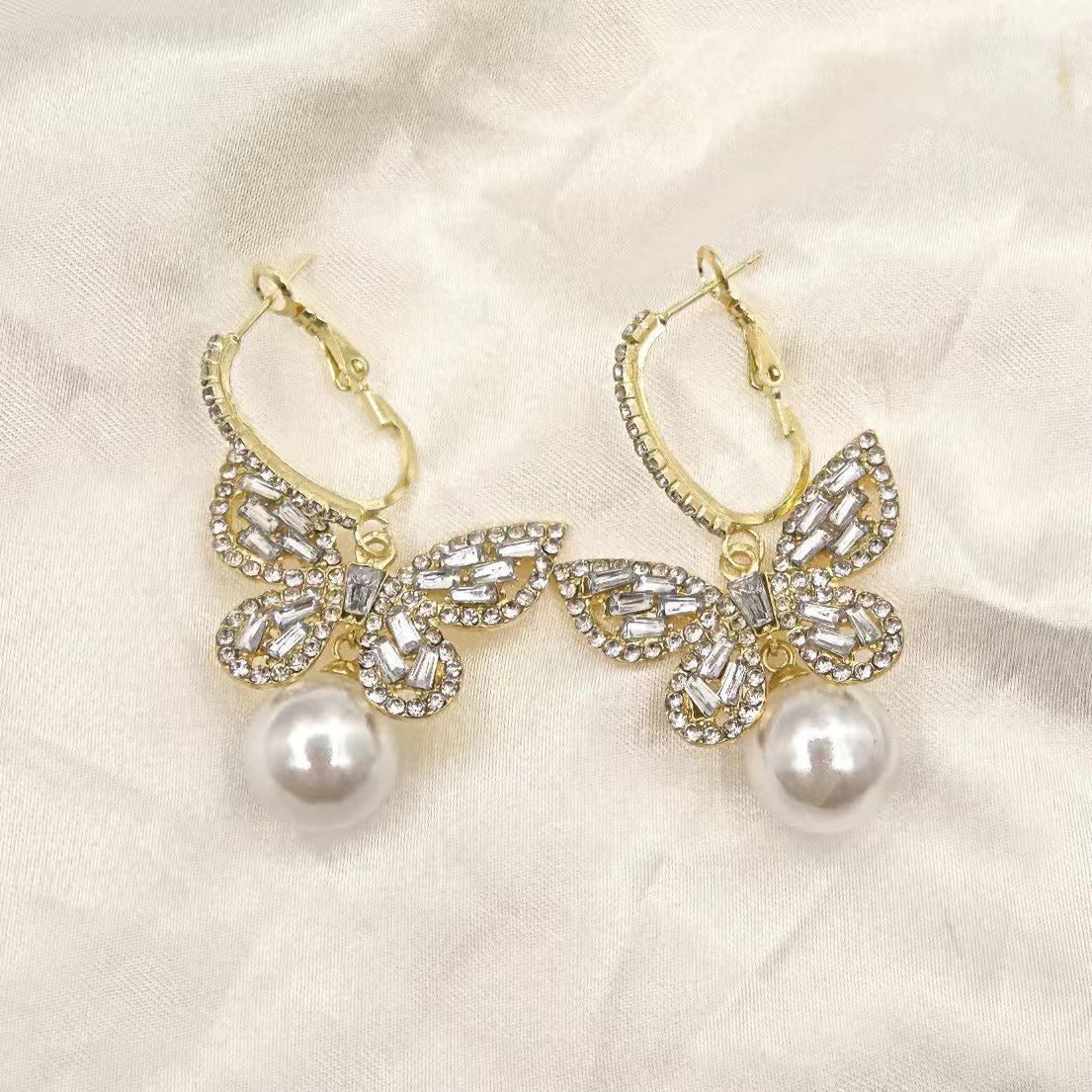 Элегантные серьги-бабочки со стразами и жемчугом: Роскошные, блестящие и изысканные подвесные аксессуары для женщин