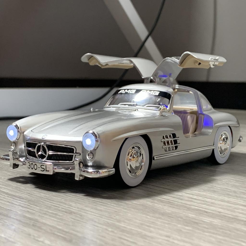 1:18 Benz 300SL High Simulation Scale Metal Model Car Bedroom Decoration & Boy's Birthday Gift Living Room Decorations & Holiday