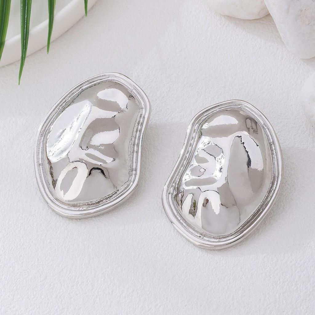 European Retro Gold Stud Earrings for Women: High-End, Trendy & Versatile Ear Jewelry