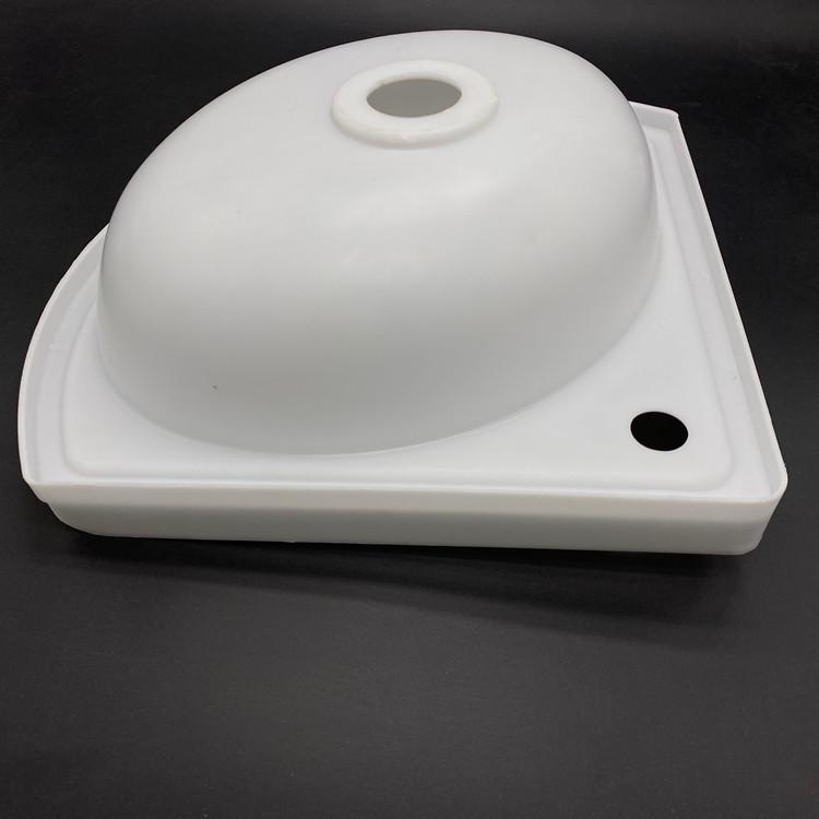 Kompaktní trojúhelníkové umyvadlo na rohové stěny pro malé prostory, byty nebo balkony