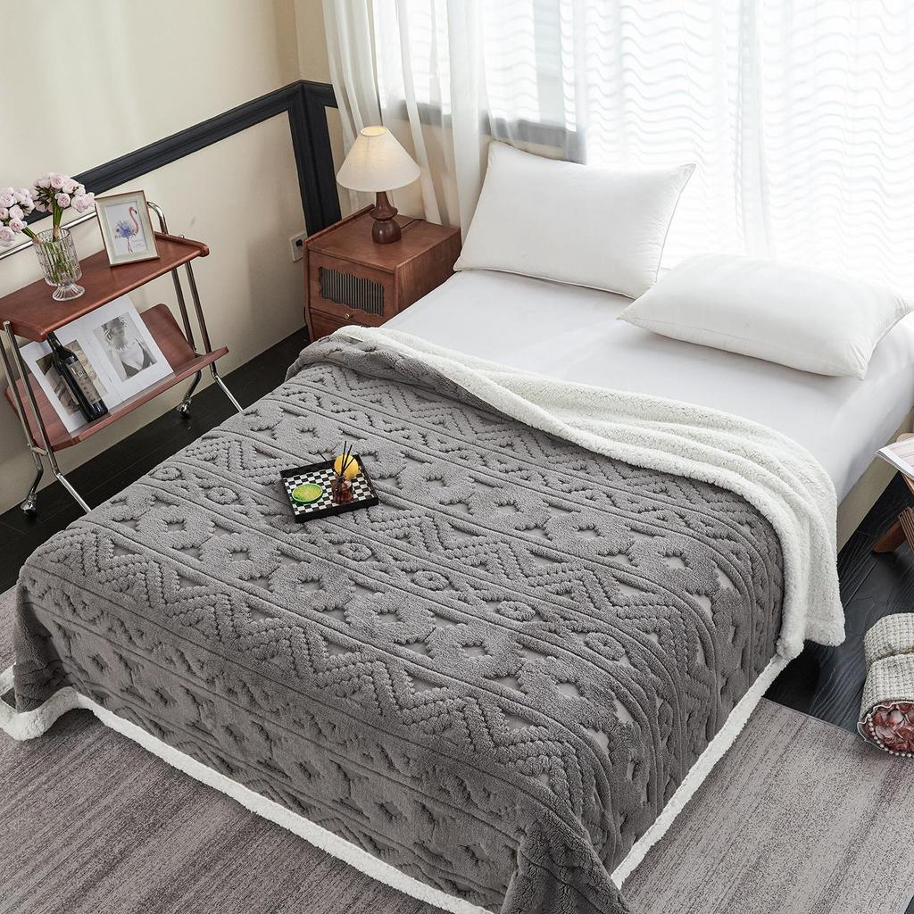 New Minimalist Hollow Jacquard Blanket Thickened Soft Warm Bed Blankets Quilt Multi Functional Sofa Blanket for Office Nap Time