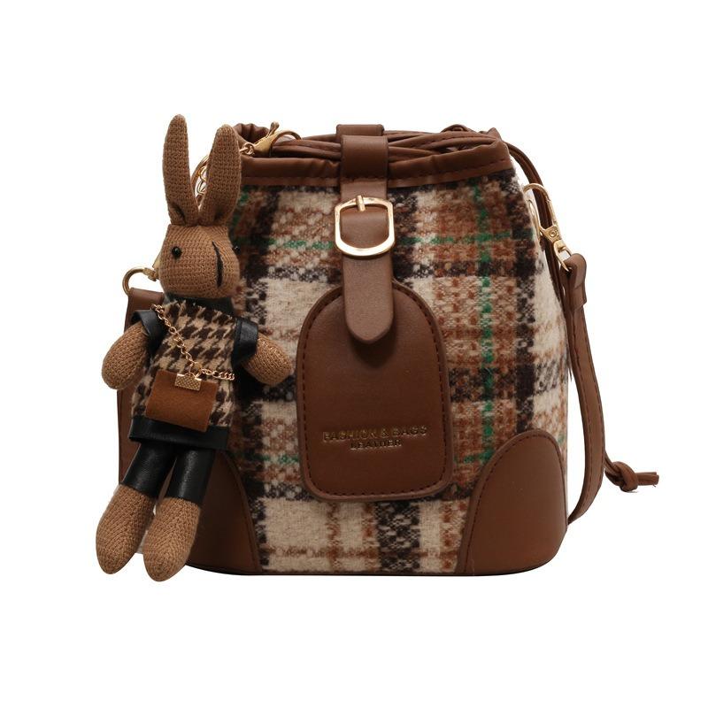 Premium sense niche retro woolen bucket small bag women's new trendy fashion large capacity portable shoulder bag