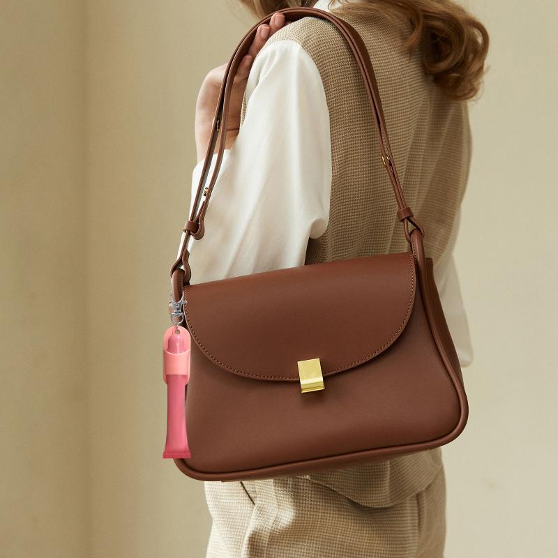 Portable Lip Balm Keychain Cap Holder Portable Holder No Lipgloss Included For Lip Balm Bag Pendant Makeup Tool Accessories