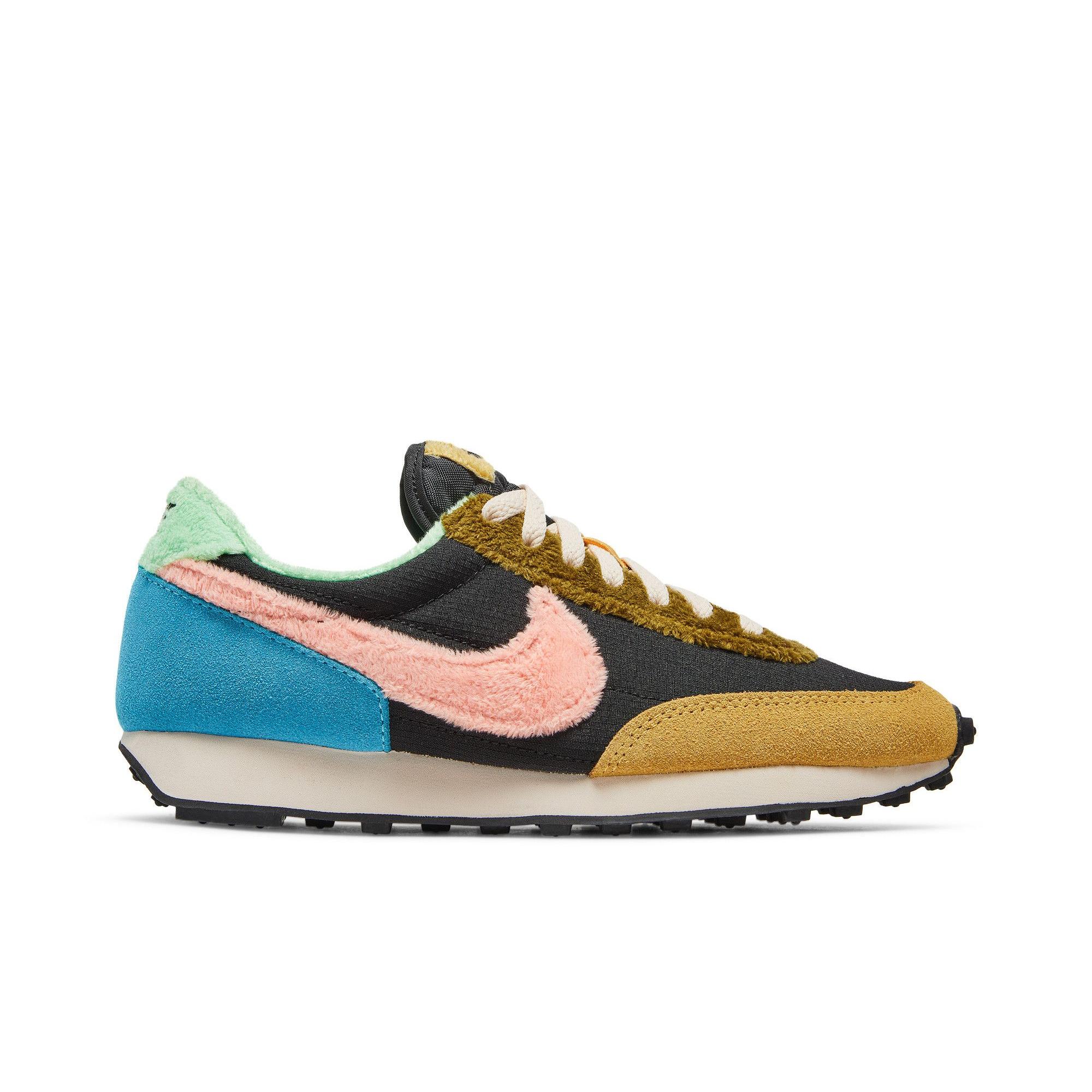 Nike Womens Daybreak `Fur Pack -