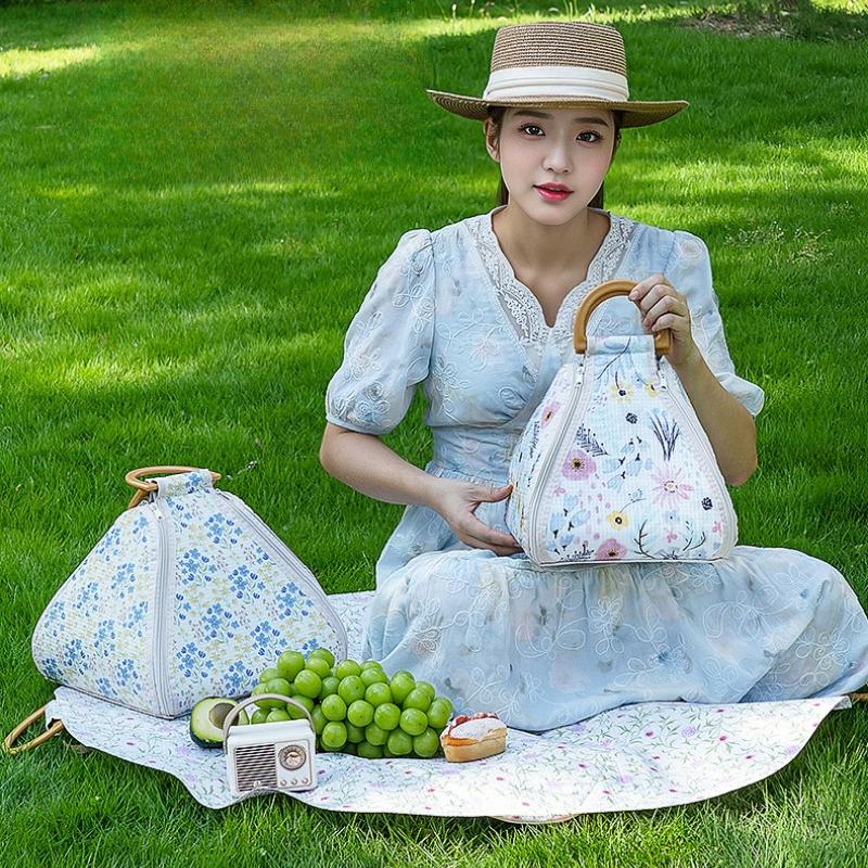 Foldable Multifunctional Picnic Mat Waterproof Thick Moisture Proof Beach Camping Cushion Outdoor Picnic Ground Pad Camping Mat
