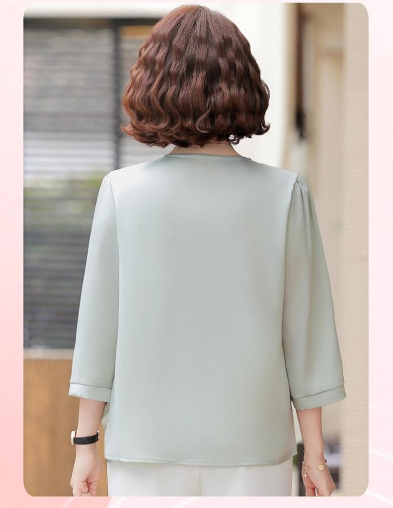 Elegant Women's Seven-Sleeve Light T-Shirt for Middle-Aged and Elderly Ladies
