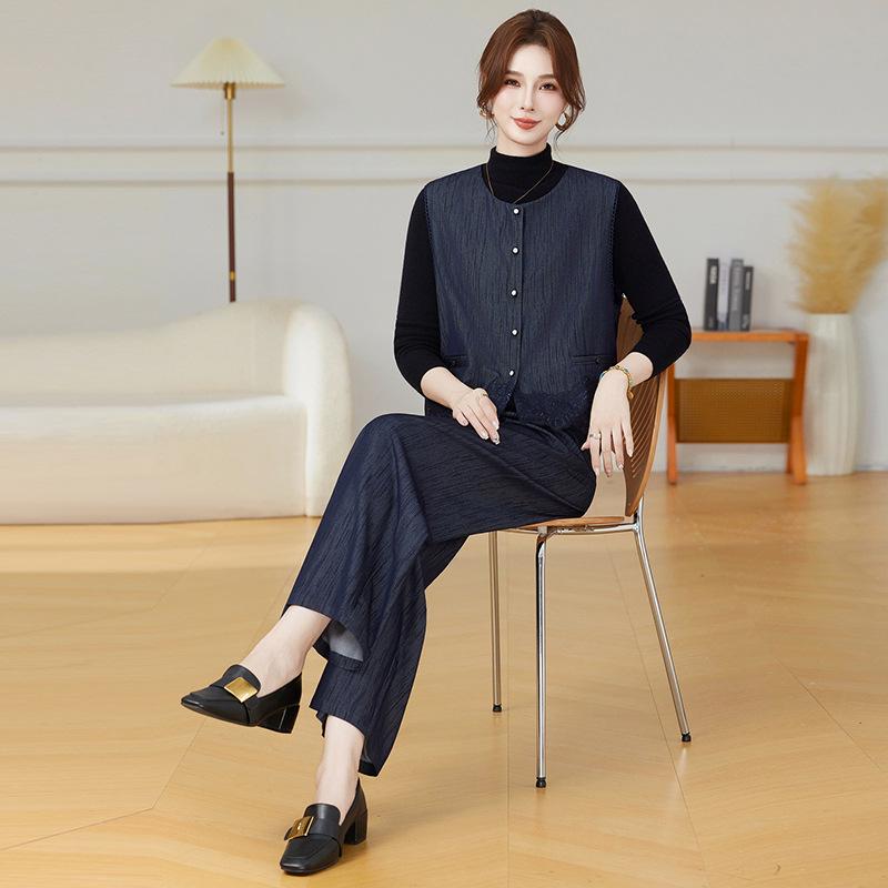 Women's Autumn Fashion Set: Vest and Wide-Leg Pants for Mature Ladies