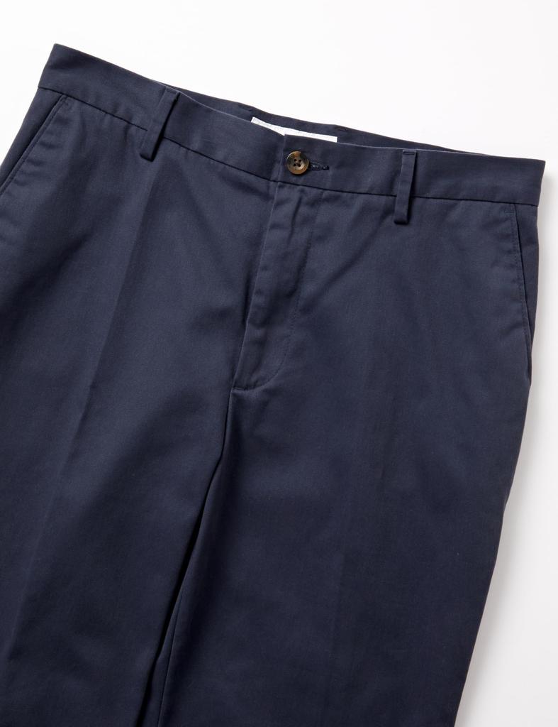 [Amazon Essentials] Men's Classic Fit Chino Pants, No Pleats, Wrinkle-Resistant, Navy, W31 / L30