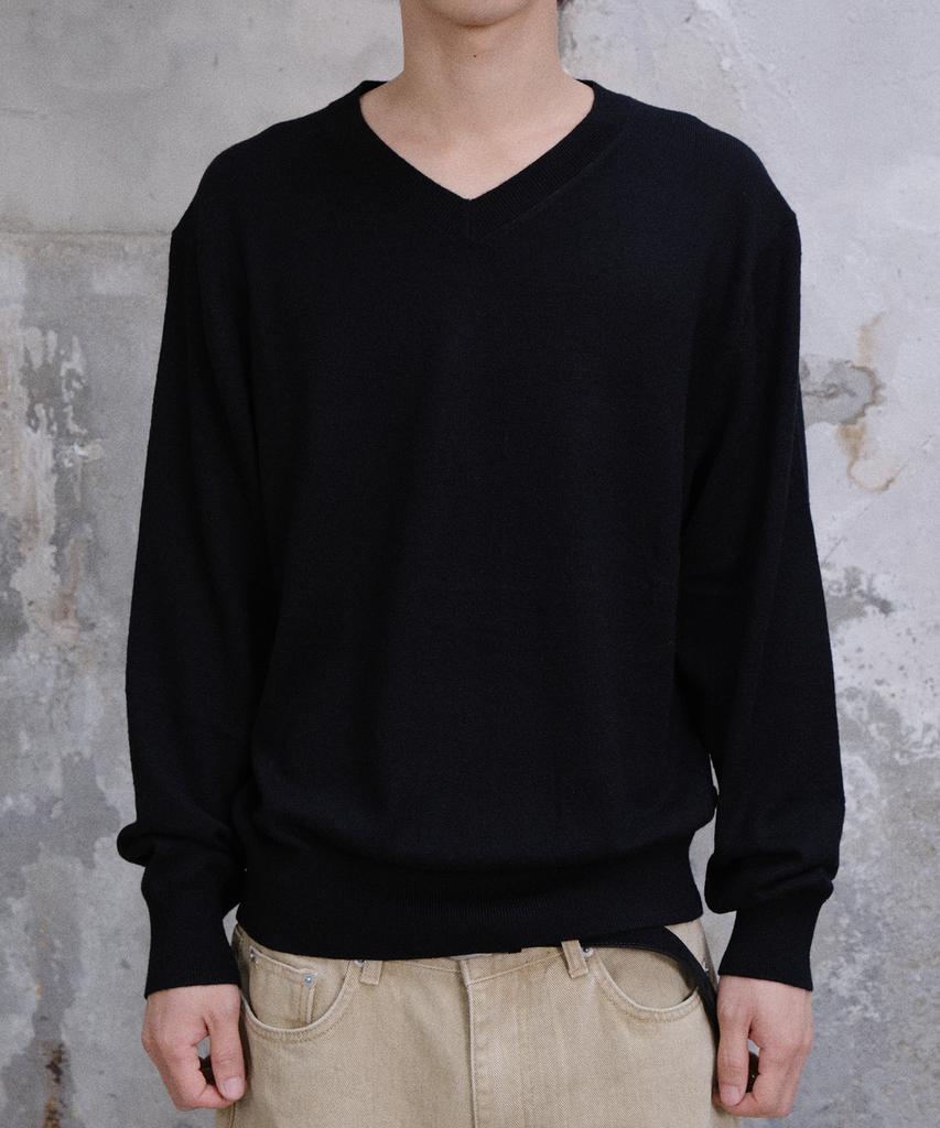 Daibeuin Loosed Fine Wool V-Neck Knit (Black)