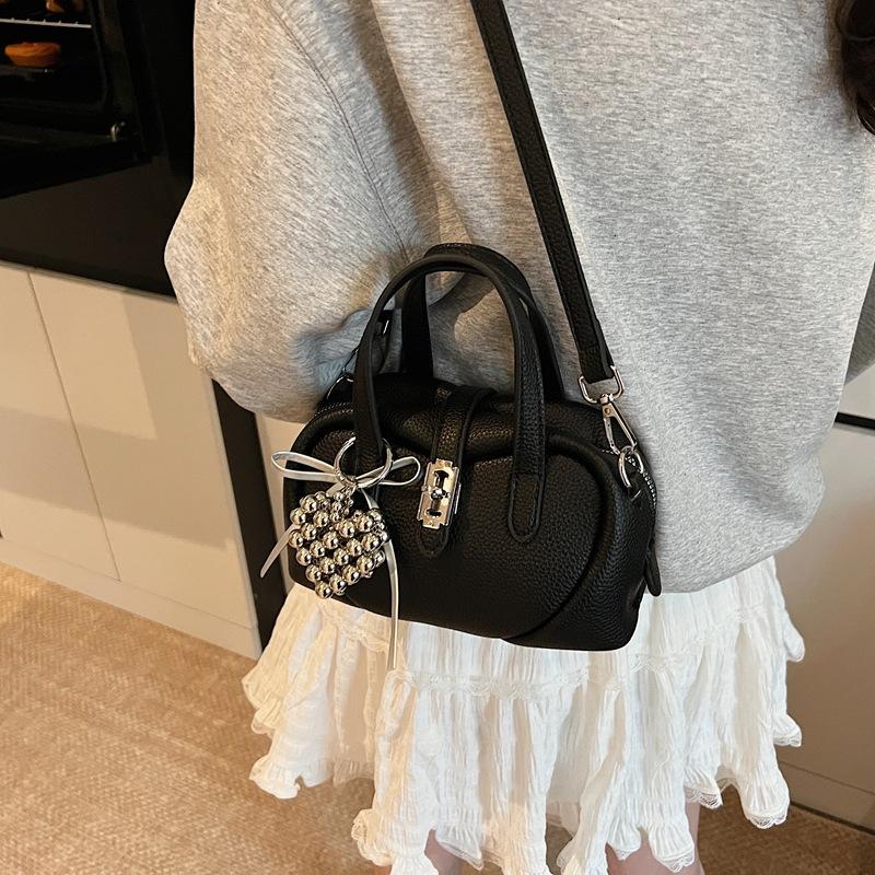 New Versatile Handbag Fashion Commuter Shoulder Crossbody Bag