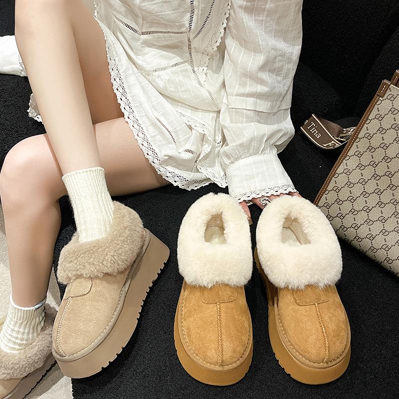 Thick-soled Snow Boots for Women's 2025 Winter New Plush and Thickened Fashionable Large Cotton Shoes with One Foot On the Bread Fluff Shoes
