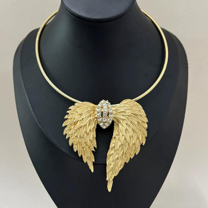 Exaggerated Retro Angel Wing Relief Wing Diamond Necklace Light Luxury High-End Feel Collarbone Chain Trendy Fashion Jewelry