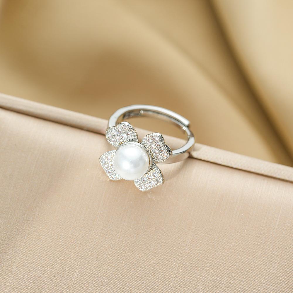 

Четырехлистный клевер с цирконием и жемчугом, ожерелье, серьги, кольцо, комплект из трех предметов, модный универсальный комплект