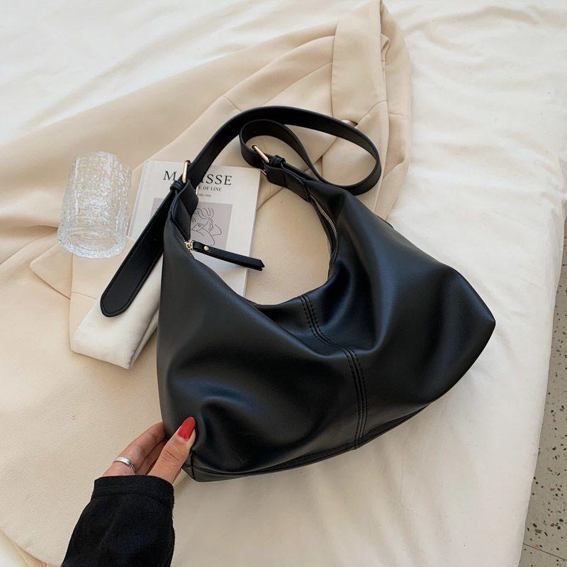 Large-capacity high-end explosive foreign style new versatile Mori niche Korean version retro casual underarm baguette bag