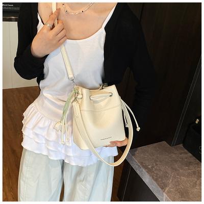 Borsa a secchiello Tide da donna 2025 nuova borsa a spalla alla moda letteraria e semplice si sente alla moda e obliqua