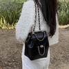 Street Fashion Cool Oil Wax Leder Bucket Handtaschen Kontrastfarbene Autonähte und Metallkettenschloss Diebstahlsichere Taschen Schultern und Umhängetaschen