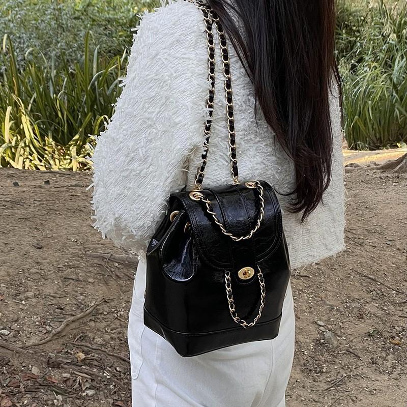Street Fashion Cool Oil Wax Leder Bucket Handtaschen Kontrastfarbene Autonähte und Metallkettenschloss Diebstahlsichere Taschen Schultern und Umhängetaschen