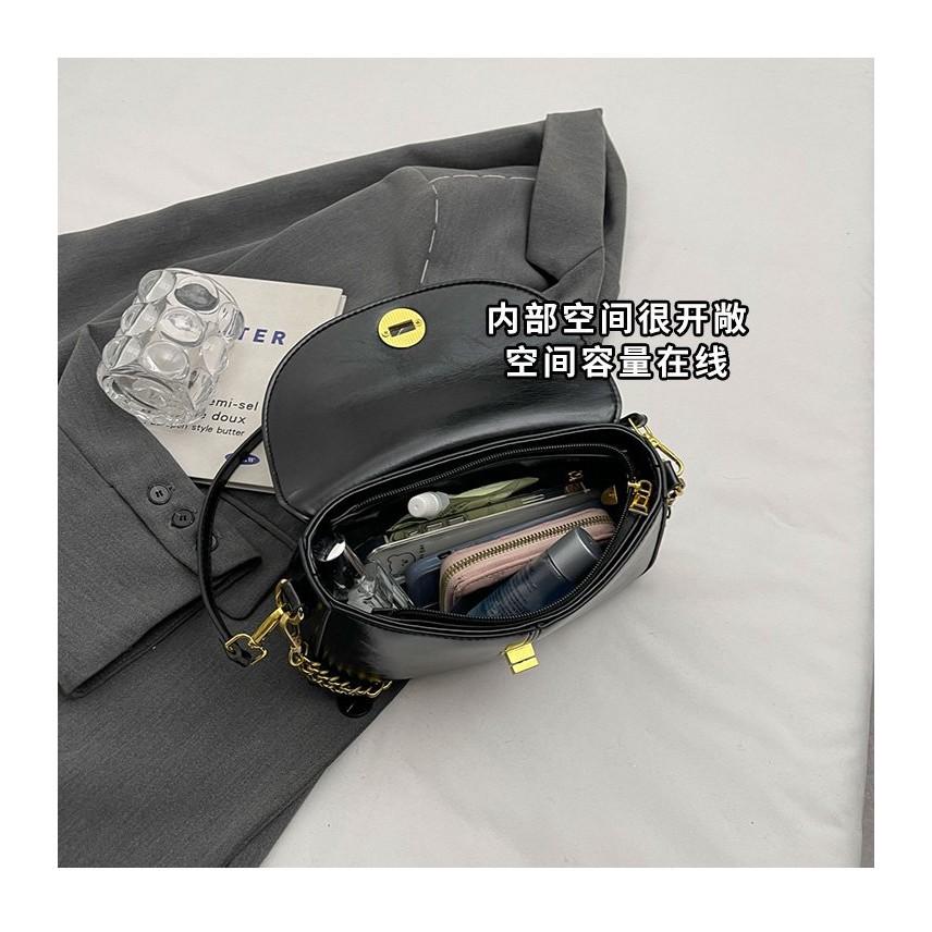 Ielgy Retro Flap Bag All-Match Crossbody Small Square Bag