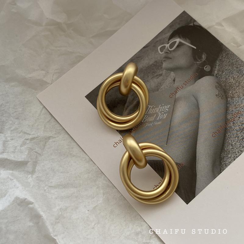 Cold and Stylish Exaggerated Metallic Texture Elegant Round Stud Earrings for The Ears