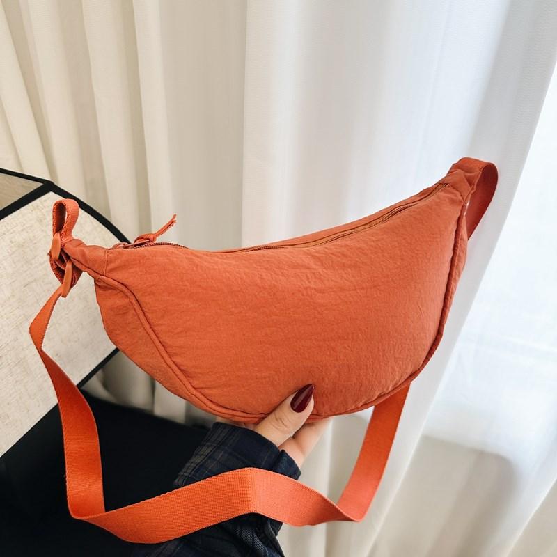 

Простая и легкая женская сумка-мессенджер, летняя новинка, нейлоновая сумка-пельмень, модная сумка через плечо One Size оранжевый