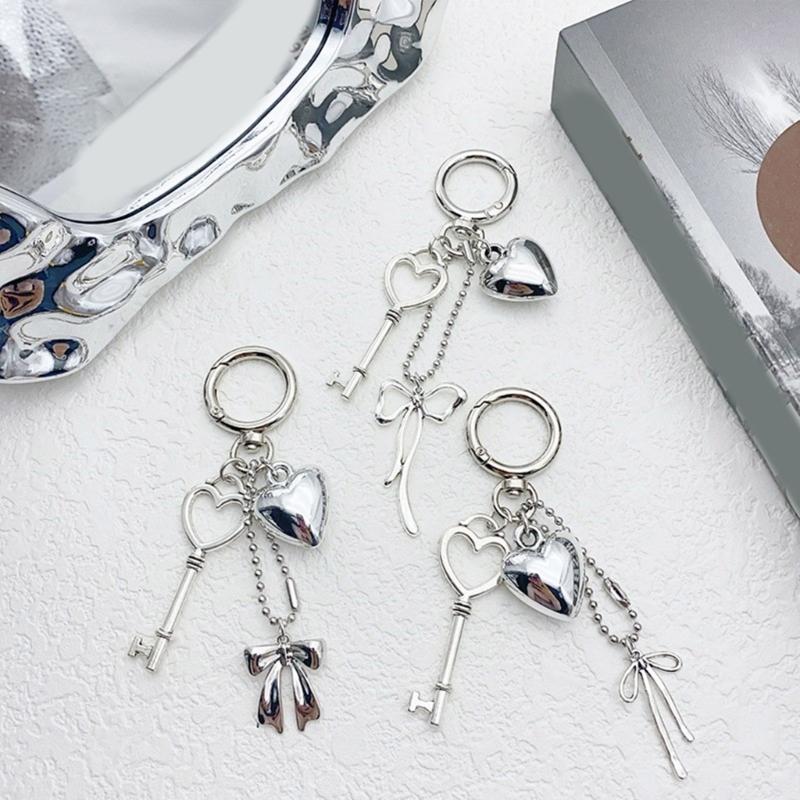 Elegant Metal Heart Keychain Bowknot Charm Unique Key Jewelry Fashion Accessory Fashionable Bag Pendant for Daily
