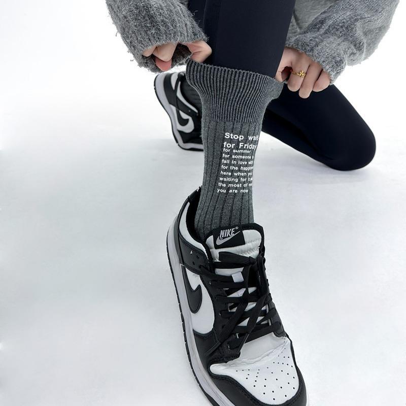Tide Brand 23Fw Niche English Alphabet Double Needle Socks Medium Tube Socks Pure Cotton Stacking Socks Of The Same Style