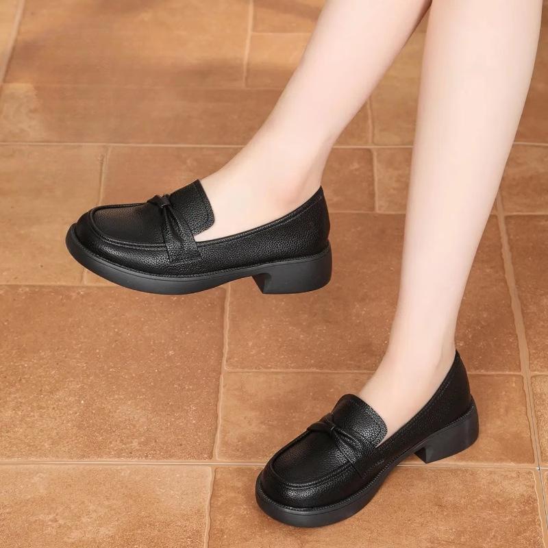 Spring 2025 new British style versatile comfortable soft sole soft surface lightweight round head women's casual shoes