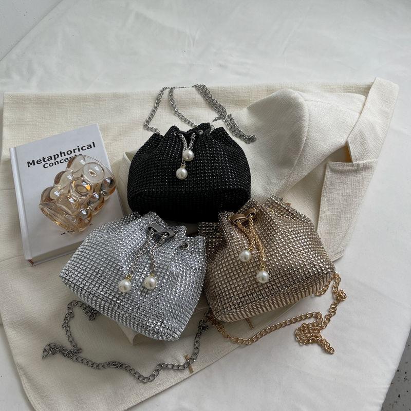 Kadın Moda Elmas Taklidi Kova Çanta Retro Inci Zincir Bayanlar omuz çantaları Parlak Küçük Crossbody Çanta Kadın Çanta