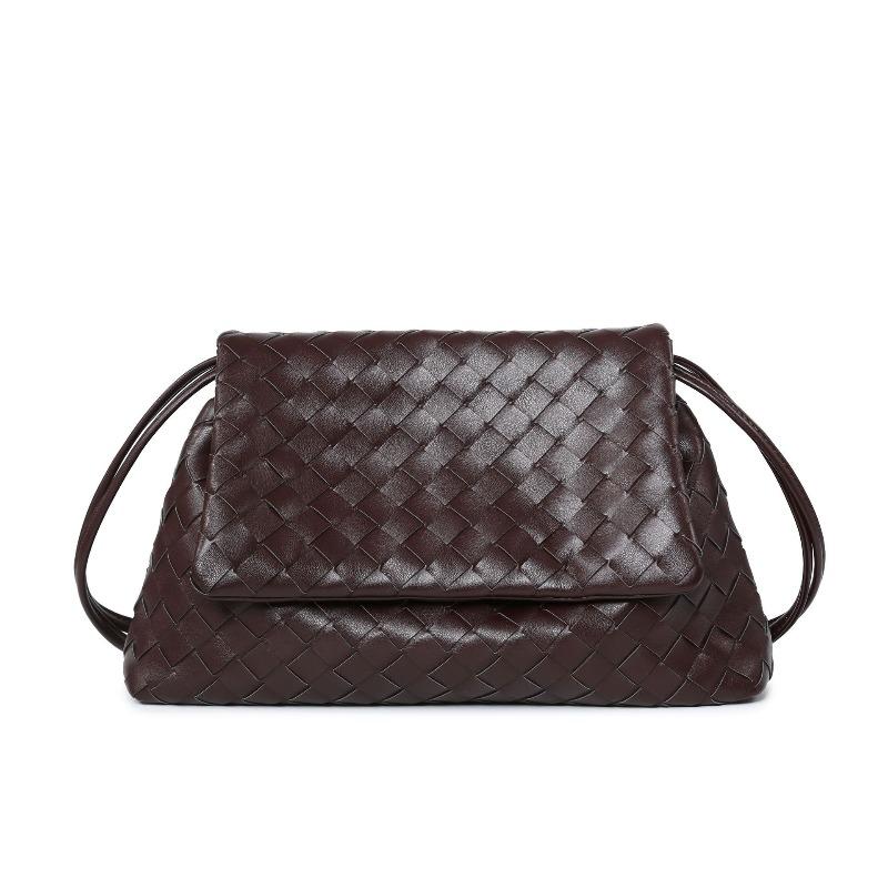 Hot-selling B home new hand-woven sheep pattern messenger bag high-end sense large-capacity commuter handbag shoulder bag women