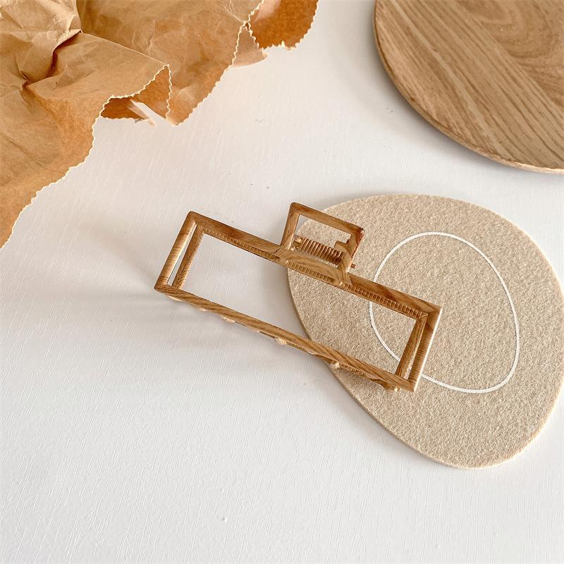 Vintage Mutiple Wood Grain Hair Claws for Women Wood Hair Clamps Crab Geometric Shark Shape Girls Hair Clips Barrette Accessory