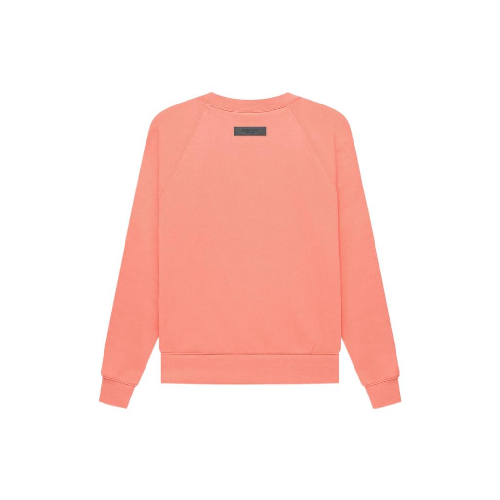 Fear of God Essentials Sudadera de forro polar con cuello redondo y estampado de logo, unisex, color coral FOG-FW22-259