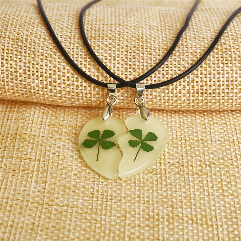 Four Leaf Clover Luminous Couple Necklaces 2 Pcs Heart Shape Pendant Necklace Natural Dried Flower Glow In The Dark Jewelry Gift