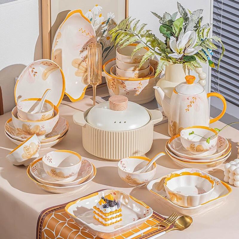 Mo De Lan Ka Cream Ceramic Dinnerware Set