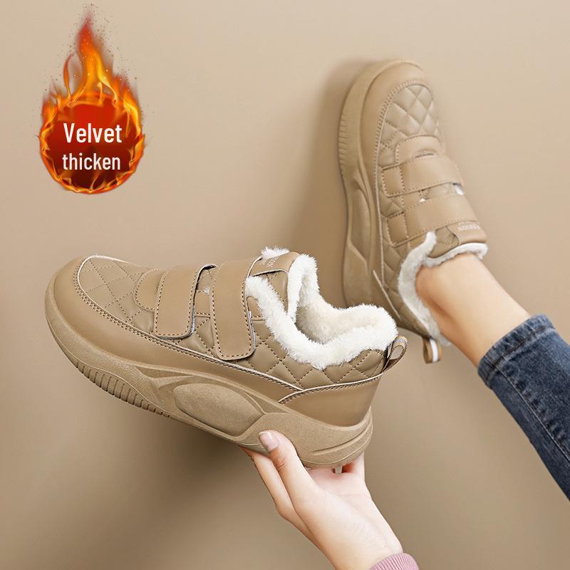 All-Black Women's Cushioned Walking Shoes: Non-Slip, Warm, and Cozy for Fall/Winter.