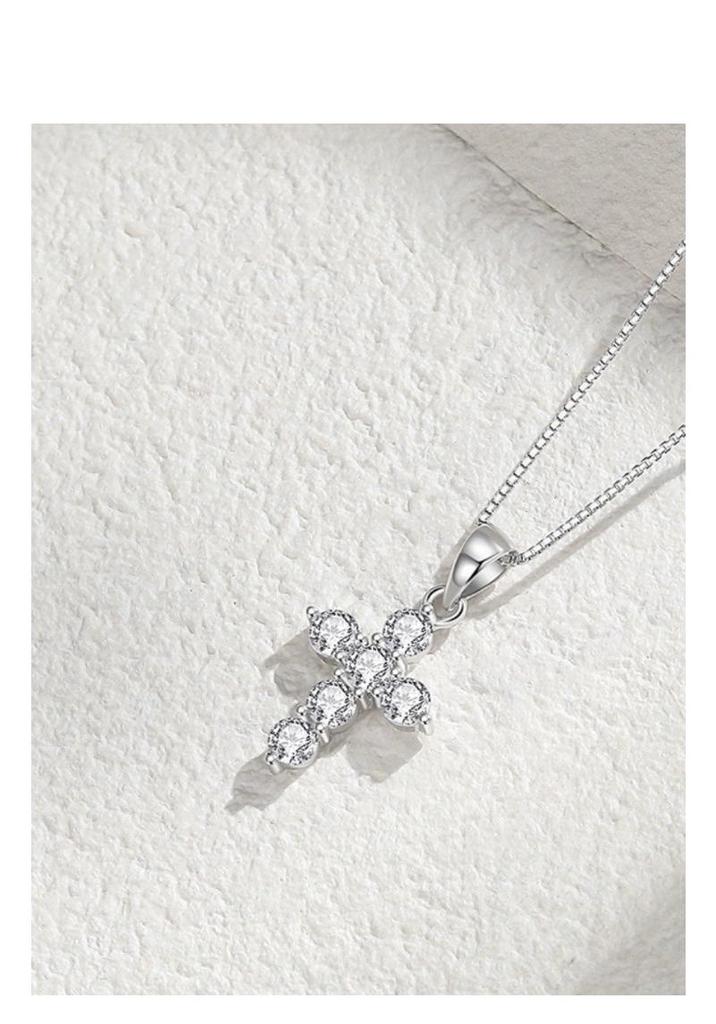 S925 Sterling Silver Diamond Inlaid Cross Necklace for Women - Elegant, High-End Clavicle Chain, Versatile and Stylish.