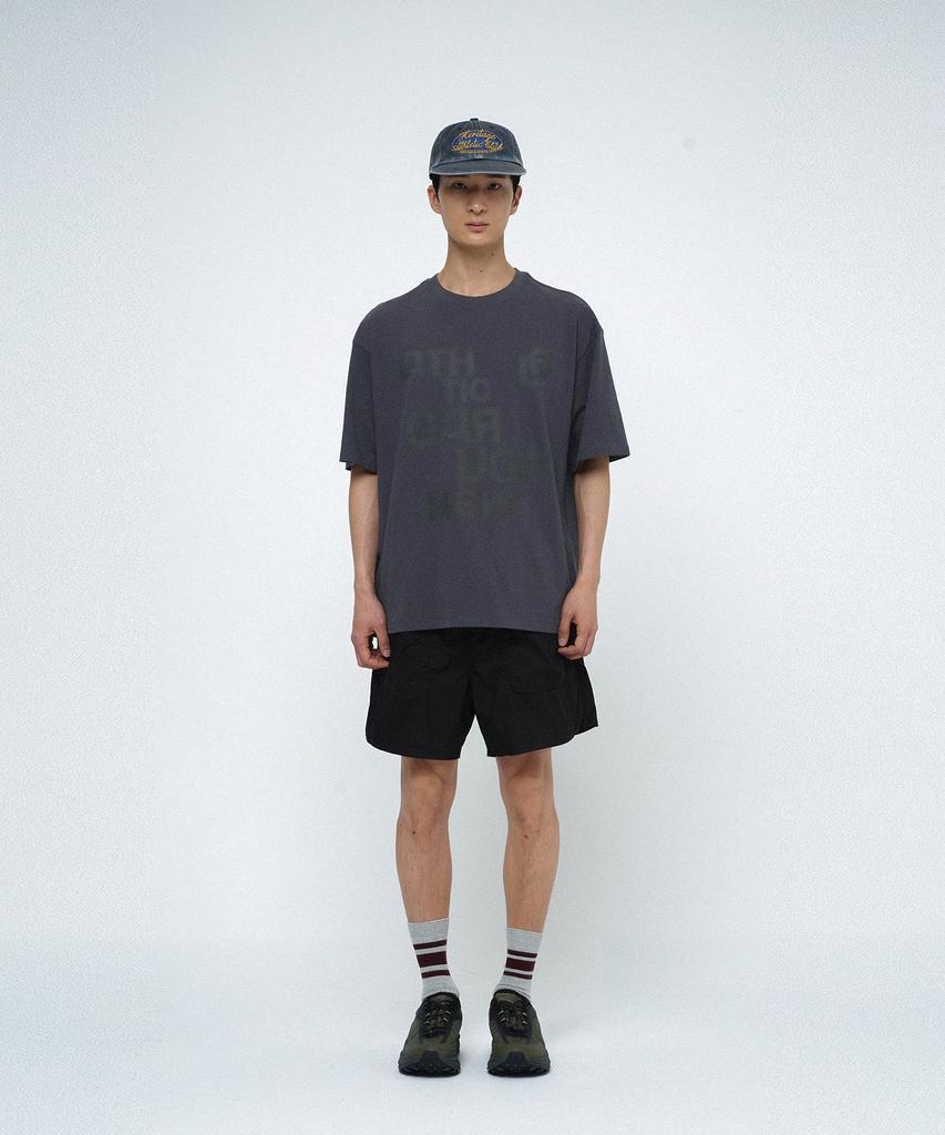 Yunibeoseugameonteu Signed Graffiti T-Shirt_Charcoal