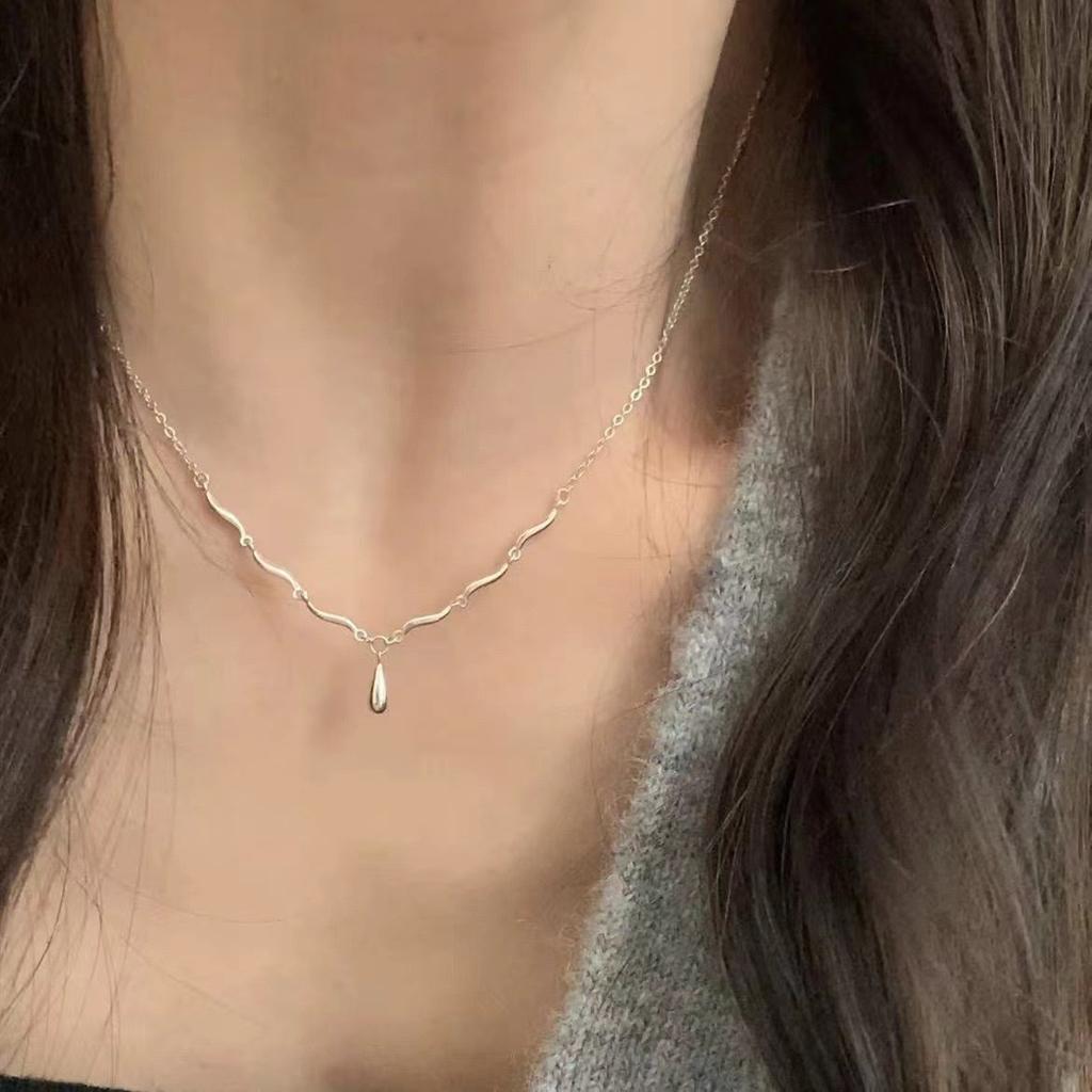 Water Drop Necklace Women's Light Luxury Ins Simple Dress Neck Chain Fresh and Elegant Design Versatile Niche Sweater Chain
